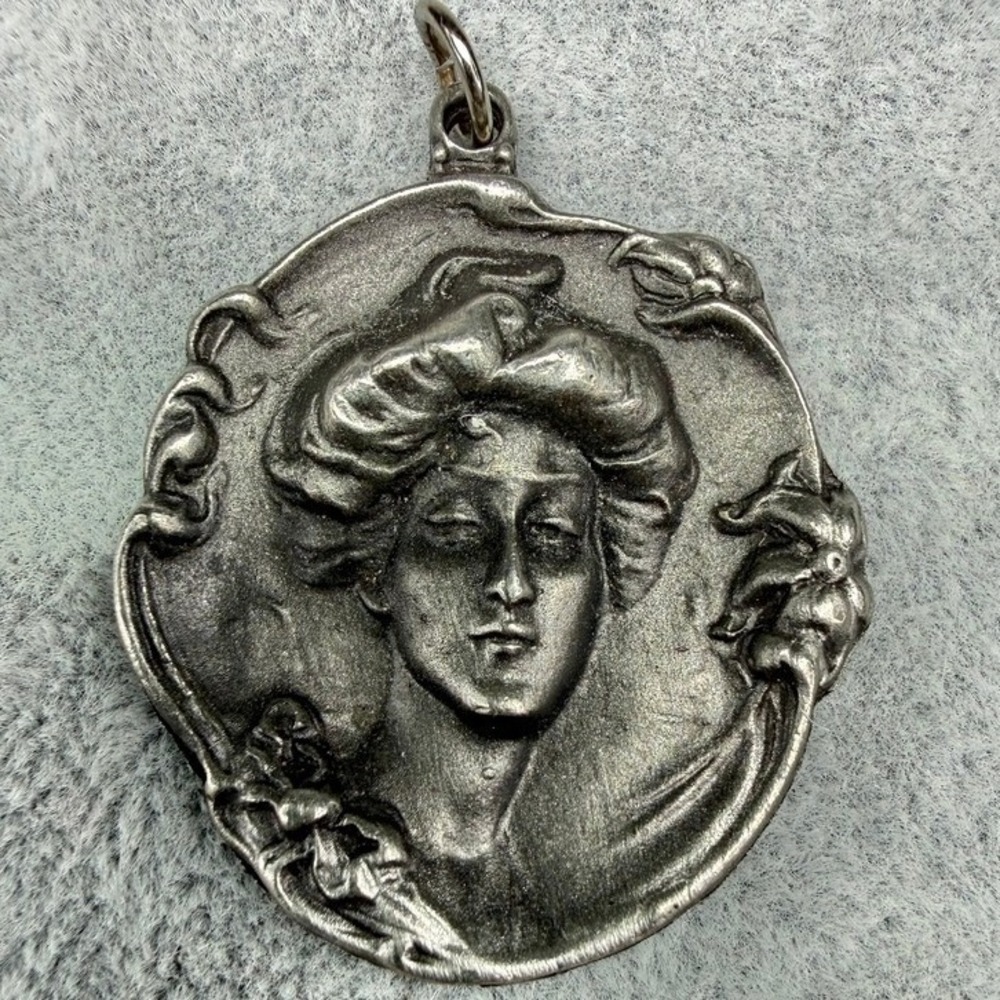 Vintage Art Nouveau Pewter Cameo Pendant 1.5" 1970s Goldn Things Belle‎ Époque